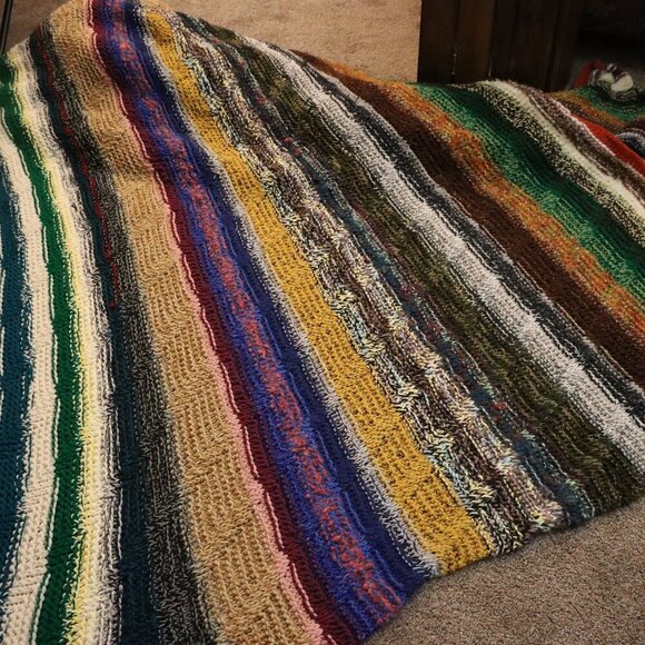 Extra large unique handmade large knitted soft cozy blanket - perfect for family - Picture 9 of 9